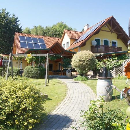 Riegler'S Buschenschank Лойперсдорф бай Фюрстенфелд Екстериор снимка