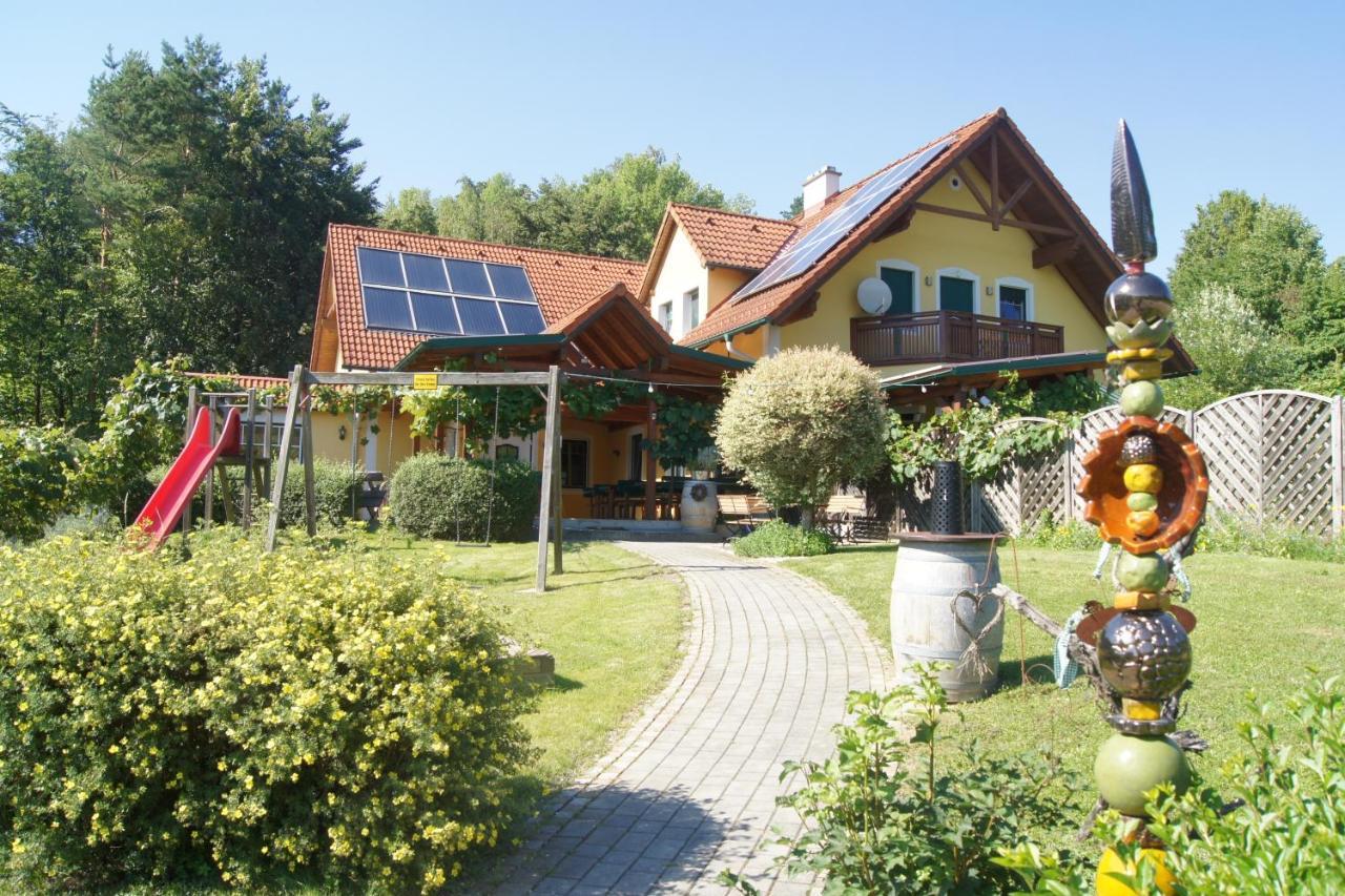 Riegler'S Buschenschank Лойперсдорф бай Фюрстенфелд Екстериор снимка