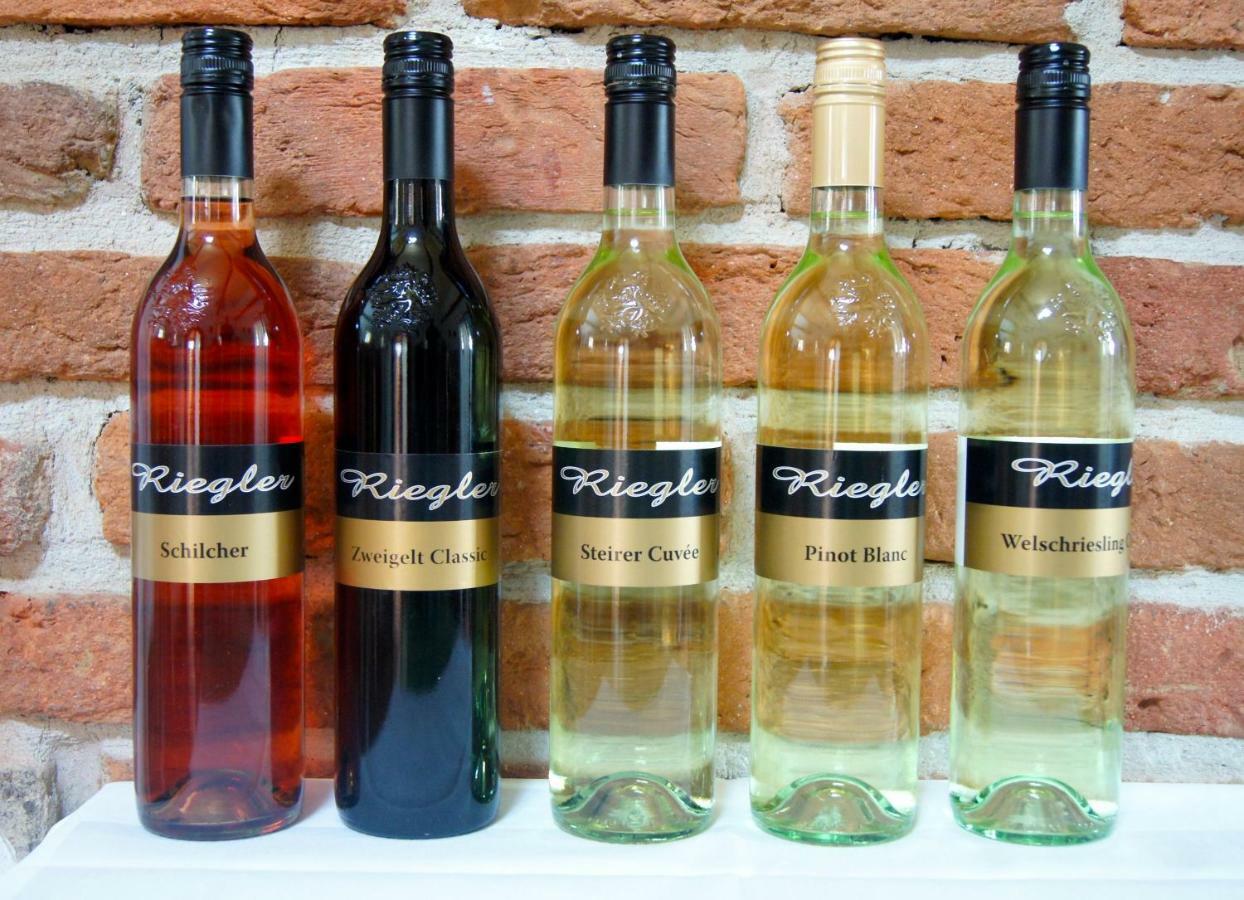 Riegler'S Buschenschank Лойперсдорф бай Фюрстенфелд Екстериор снимка